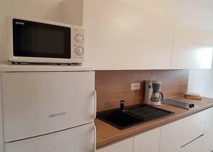 Nora Stinjan Apartman *