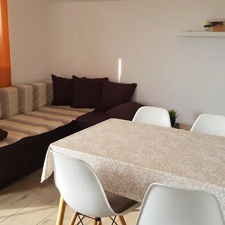 Nora Stinjan Apartament