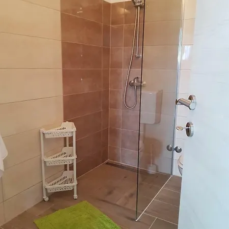 Apartament Nora Stinjan *